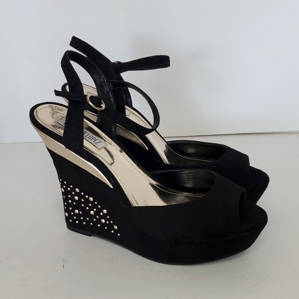 𝅺JENNIFER Lopez Black And Gold Platforms